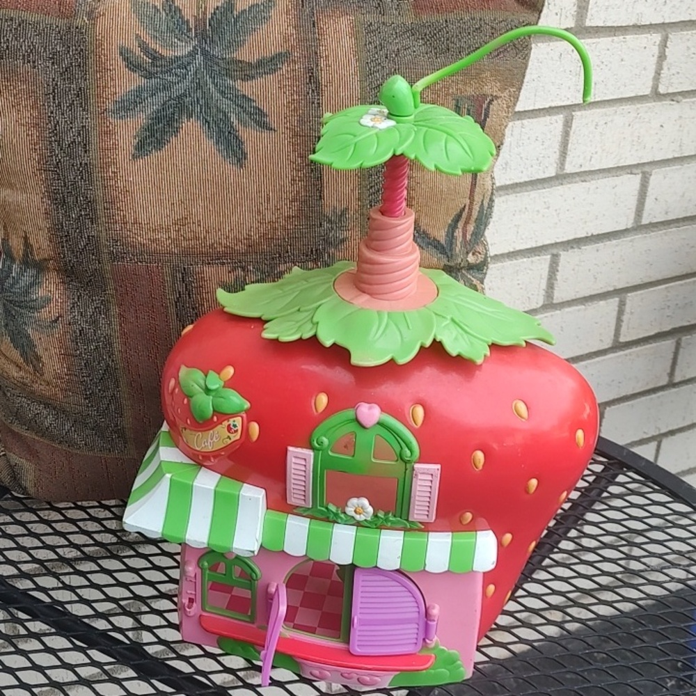 CagelStrawberry Shaped Playhouse Toy - Picture 2 of 6